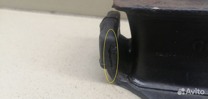 Опора двигателя левая Hi Lux 2015