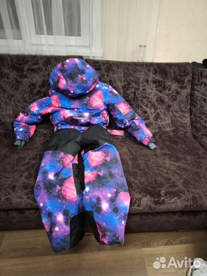 Продам горнолыжный комбинезон для девочки 134-140