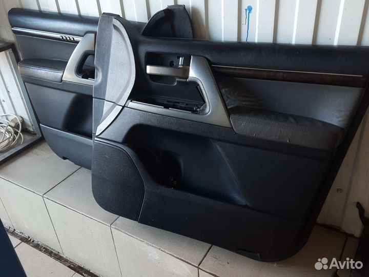 Дверные карты передние Toyota LC200