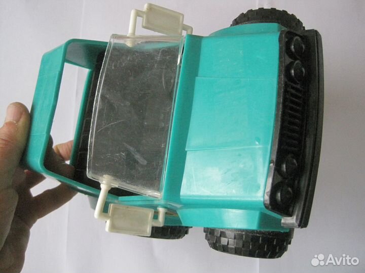 Советская инерционная машинка-джип Бархан