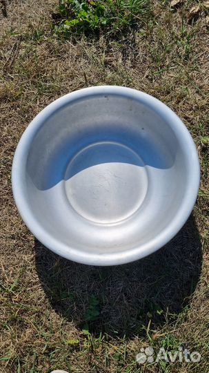 Алюминиевый и эмалированный таз. СССР