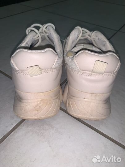 Кроссовки женские 39