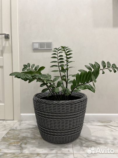 Кашпо из искусственного ротанга