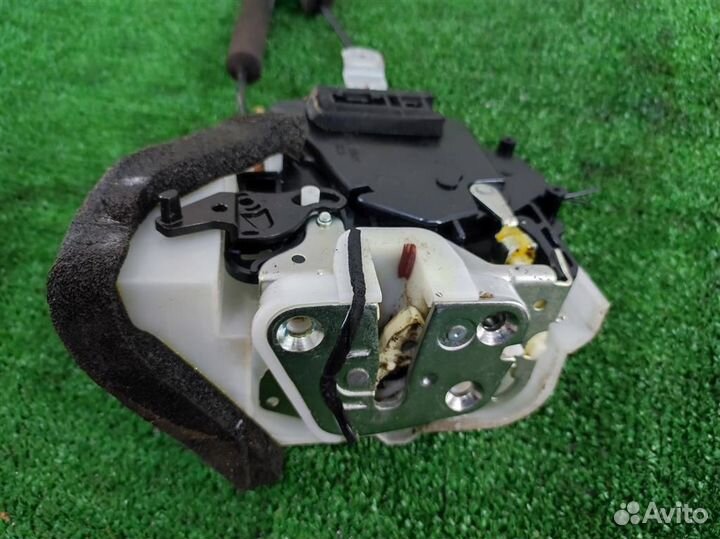 Замок двери задней левой Subaru Legacy/ Outback B