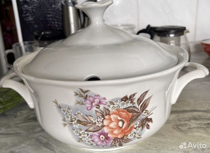 Супница фарфоровая