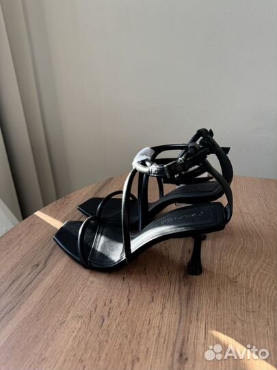 Босоножки stradivarius 37