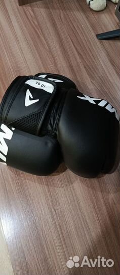 Боксерские перчатки 10 oz