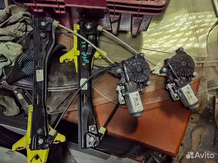 Стеклоподъемник задний Фольксваген Поло Седан