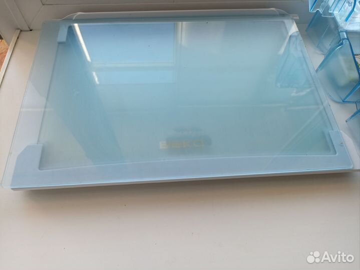 Полки, ящик морозилки холодильника Beko