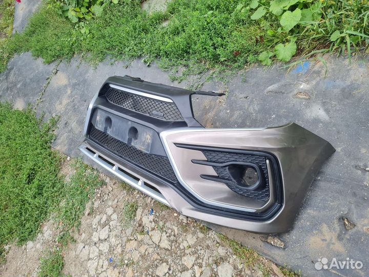 Продам бампер гранта FL