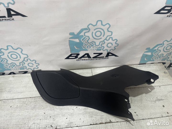 Обшивка багажника левая Ford Focus 3