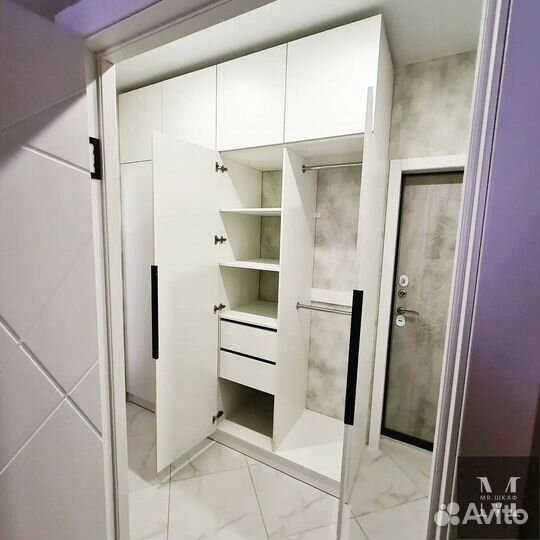 Угловой шкаф