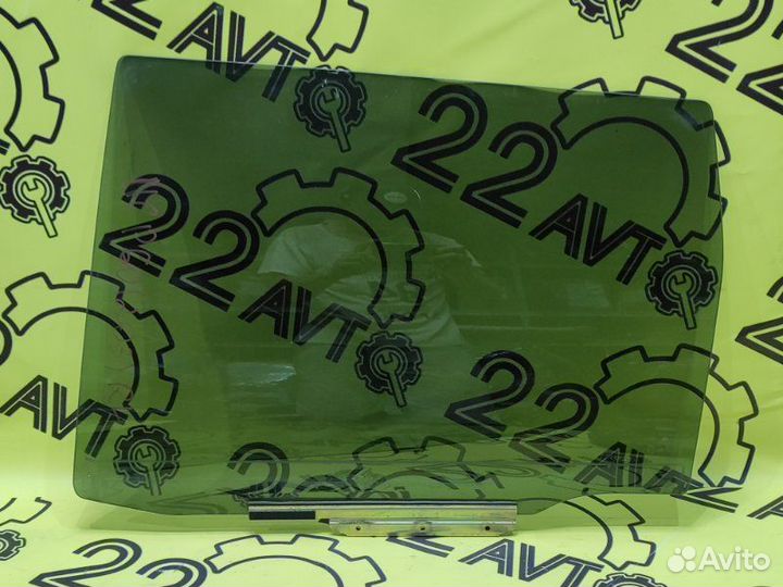 Стекло заднее левое Toyota Ist NCP60 2NZ-FE