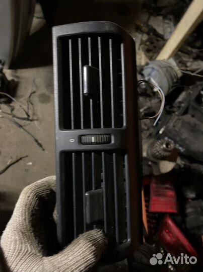 Центральный воздухозаборник Mercedes W210