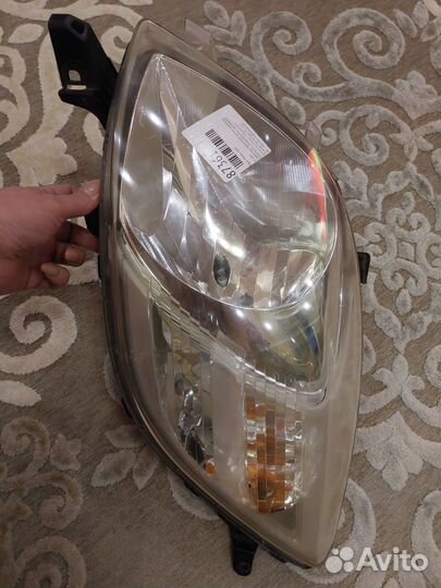 Фары пара на toyota vitz