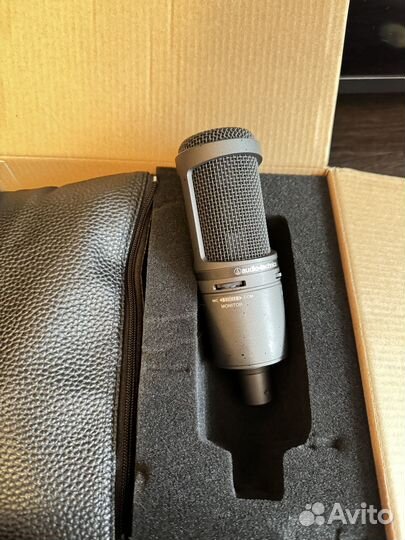 Студийный микрофон
