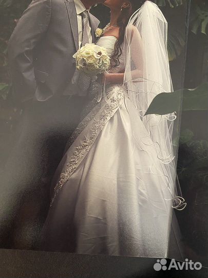 Свадебное платье, фата, сумочка