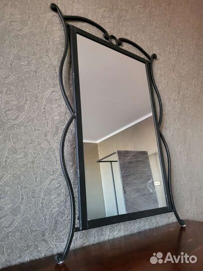 Туалетный столик с зеркалом и стулом