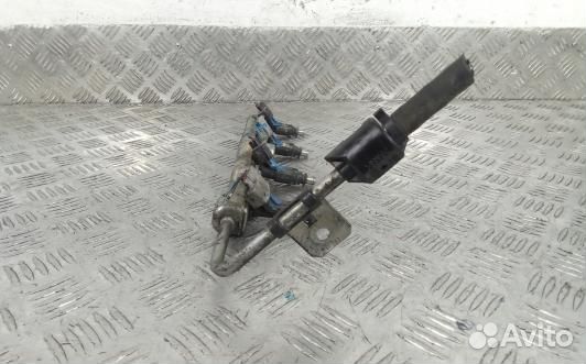 Топливная рампа бензиновая toyota corolla E12 (PBE