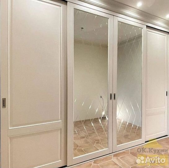 Шкаф купе с зеркалом