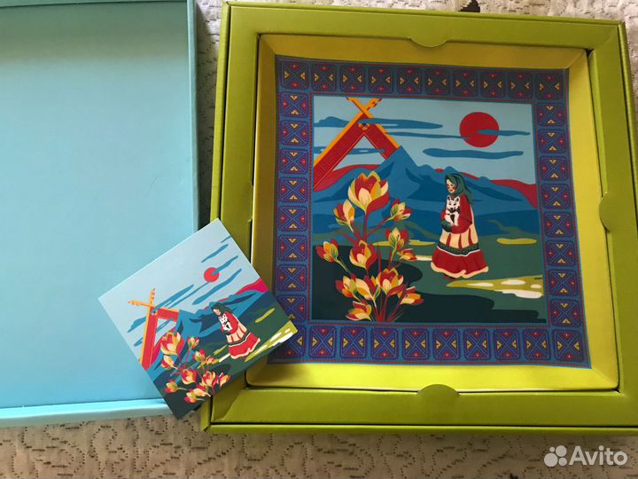 Блюдо фарфоровое в подарок