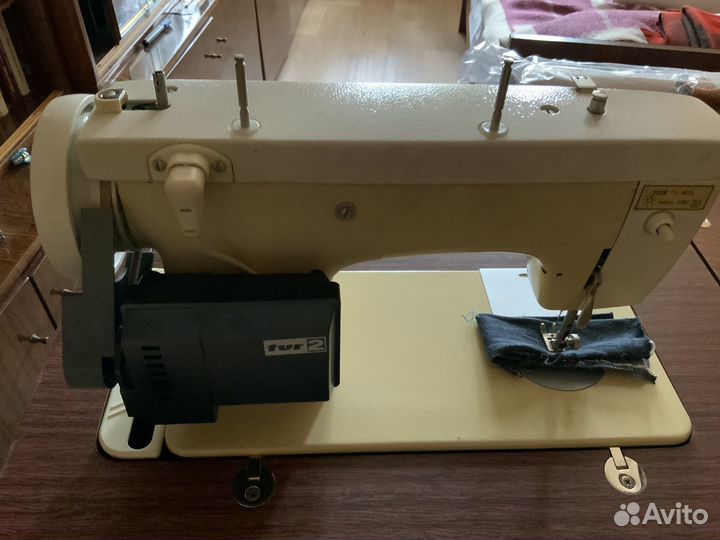 Швейная машинка чайка 142м