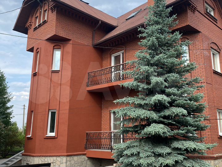 Коттедж 504 м² на участке 25 сот.