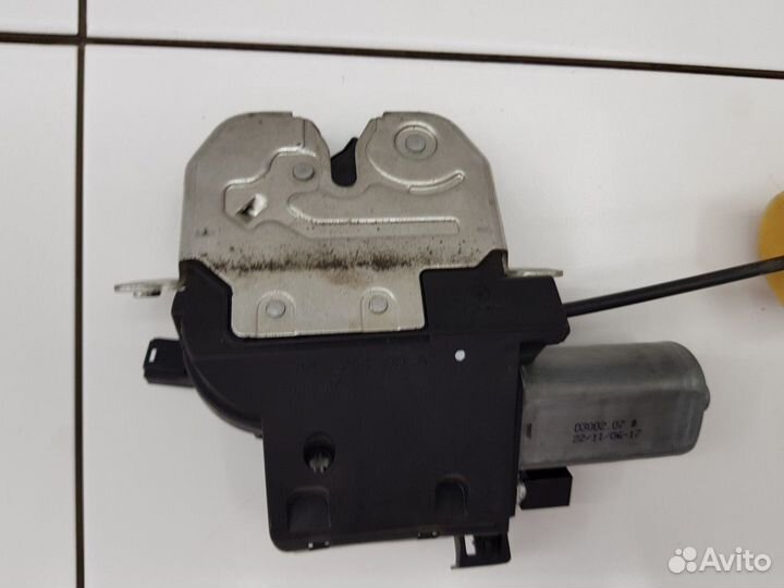 Замок багажника (Mercedes-Benz S-class)