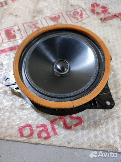 Динамик в дверь задний правый Toyota Camry V70