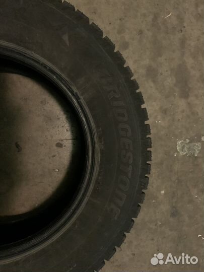 Bridgestone Blizzak Spike-01 205/70 R15 96T