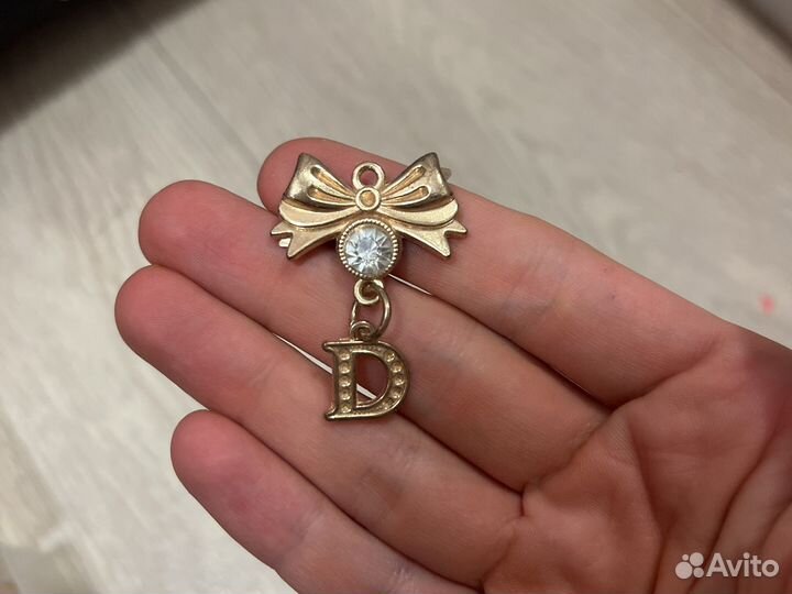 Эмблема на вещи