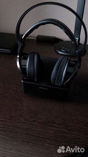 Беспроводные наушники Sony TMR-RF855R