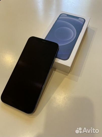 Телефон iPhone 12