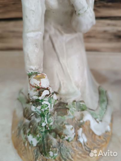 Гипсолитные статуэтки