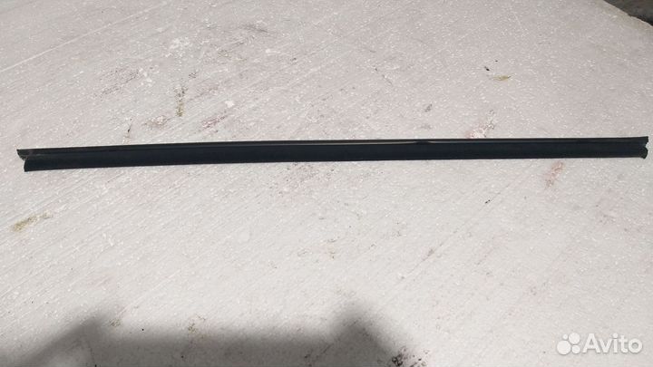 Уплотнитель стекла задней пр. дв(внутренняя часть)