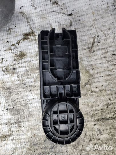 13198896 Подстаканник Opel Zafira B