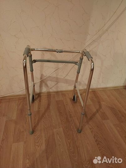 Ходунки для взрослых с колесами