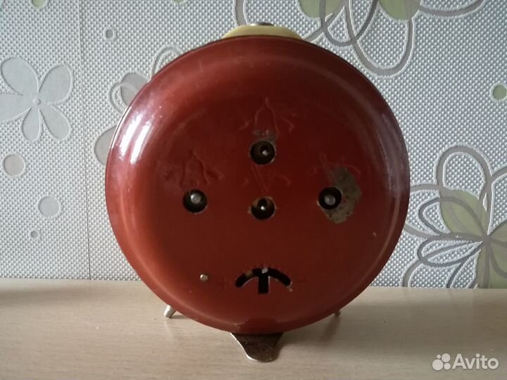 Винтажные механические часы-будильник янтарь (очз)