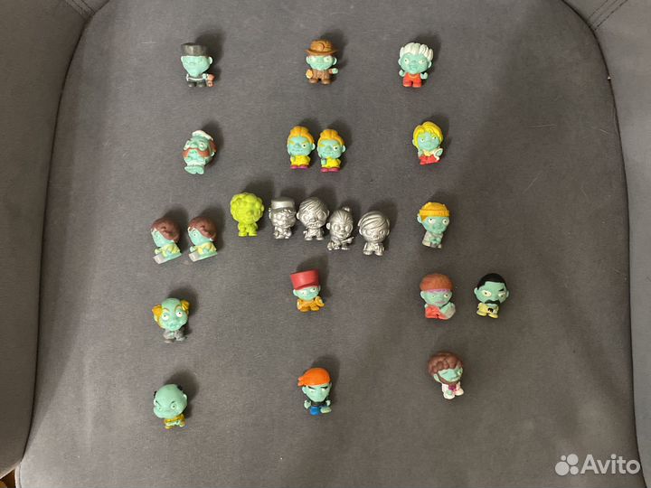 Небольшие резиновые зомбики, есть редкие