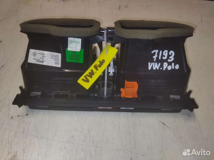 Центральная панель с дефлекторами VW Polo