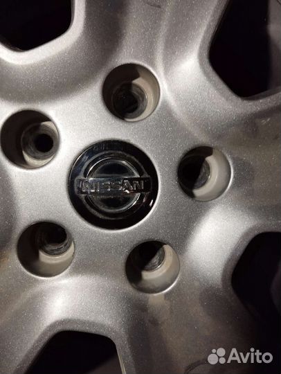 Продам комплект зимних колëс