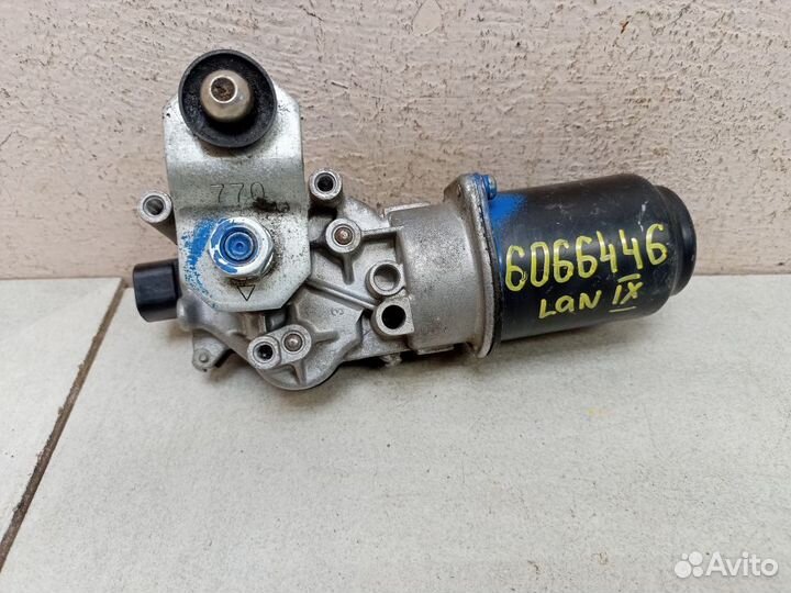 Моторчик стеклоочистителя передний MR957879