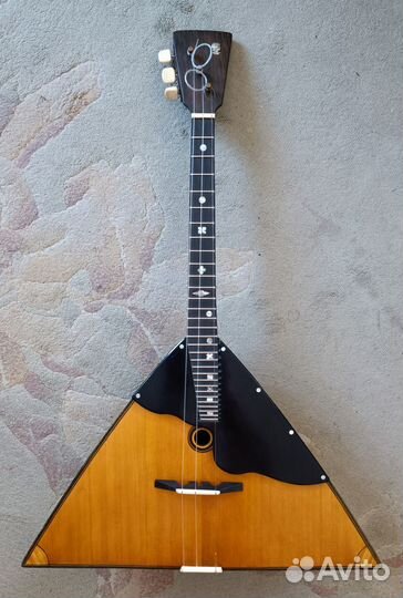 Балалайка №17 мастера Ключарёва В.В. 2006г