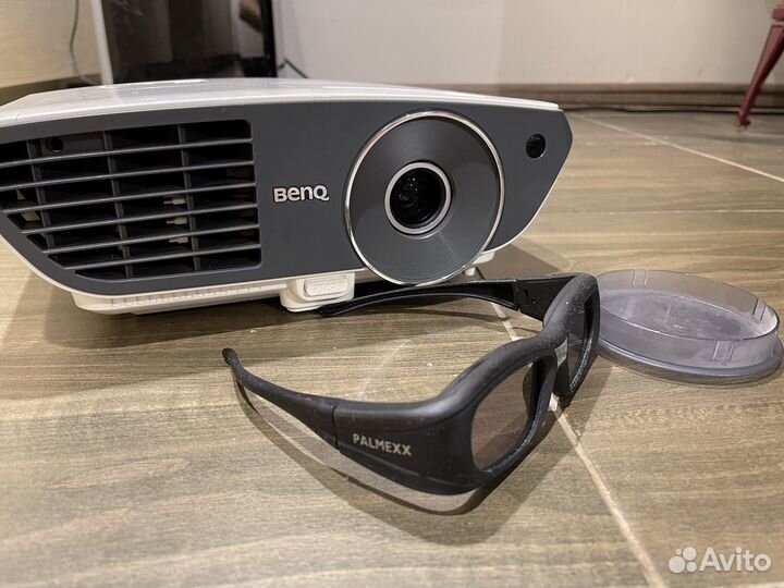 Проектор для домашнего кинотеатра Benq W700 с 3D