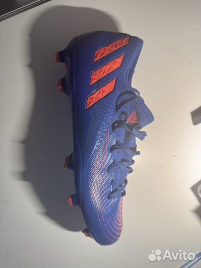 Футбольные бутсы adidas predator