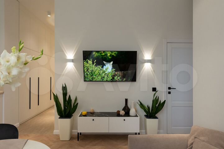 2-к. квартира, 56 м², 1/10 эт.