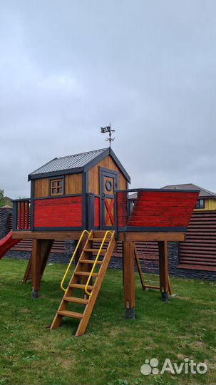 Домик детский на подиуме