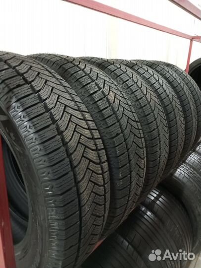 Royal Black Royal Van 195/70 R15C