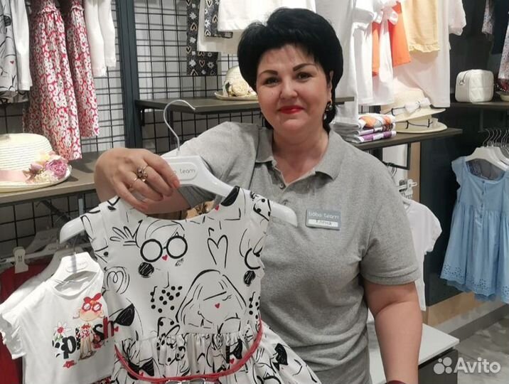 Продавец-консультант в модном бутике