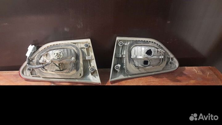 Продам стоп сигналы на Toyota Wish